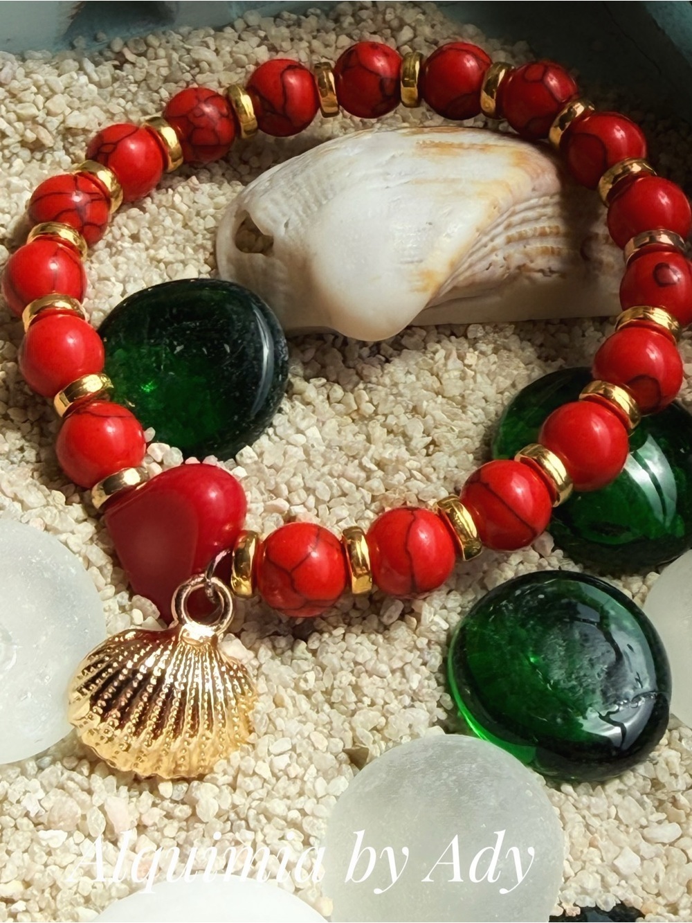 Alquimia Red Beaded Bracelet with Gold Shell Charm